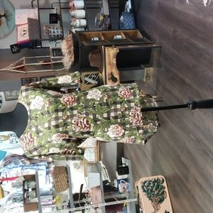 Xs LULAROE top.high demand print. NWOT ar